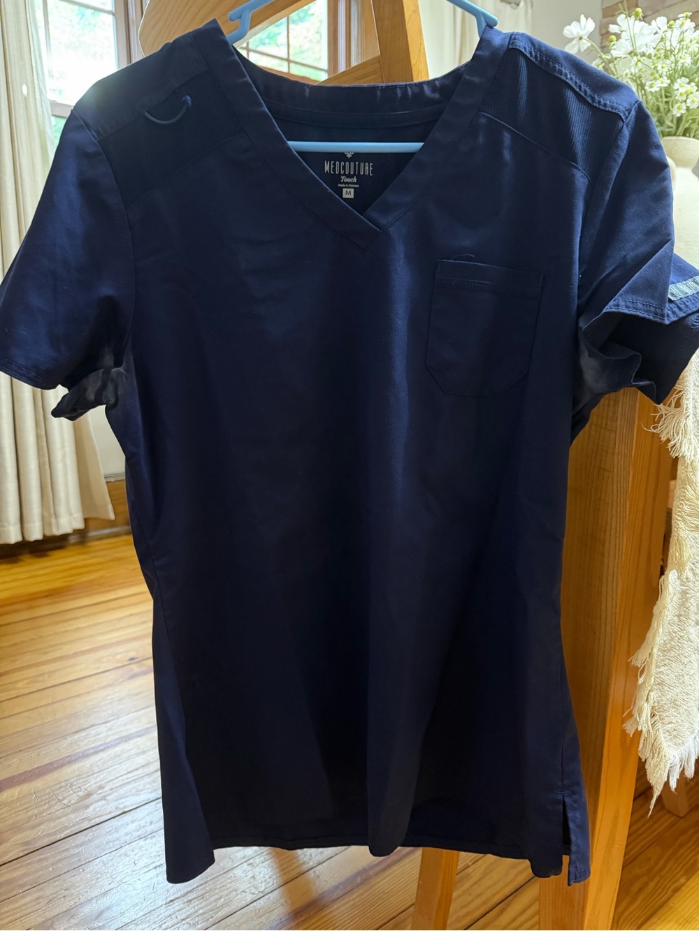 Womenโs medium navy blue scrub top